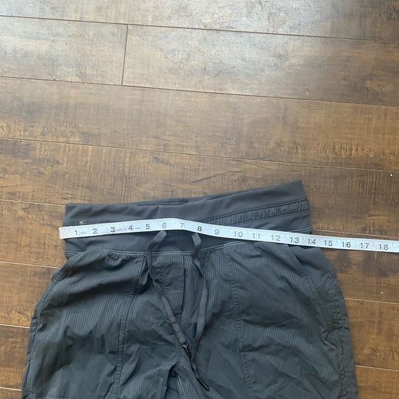 Lululemon Grey mid rise cropped Dance Studio - Picture 14 of 15